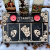 Доска для расклада Таро "Кошка", украшение алтаря, подставка для ведьмы, с держателем для чайных свечей Доска для расклада Таро "Кошка", украшение алтаря, подставка для ведьмы, с держателем для чайных свечей