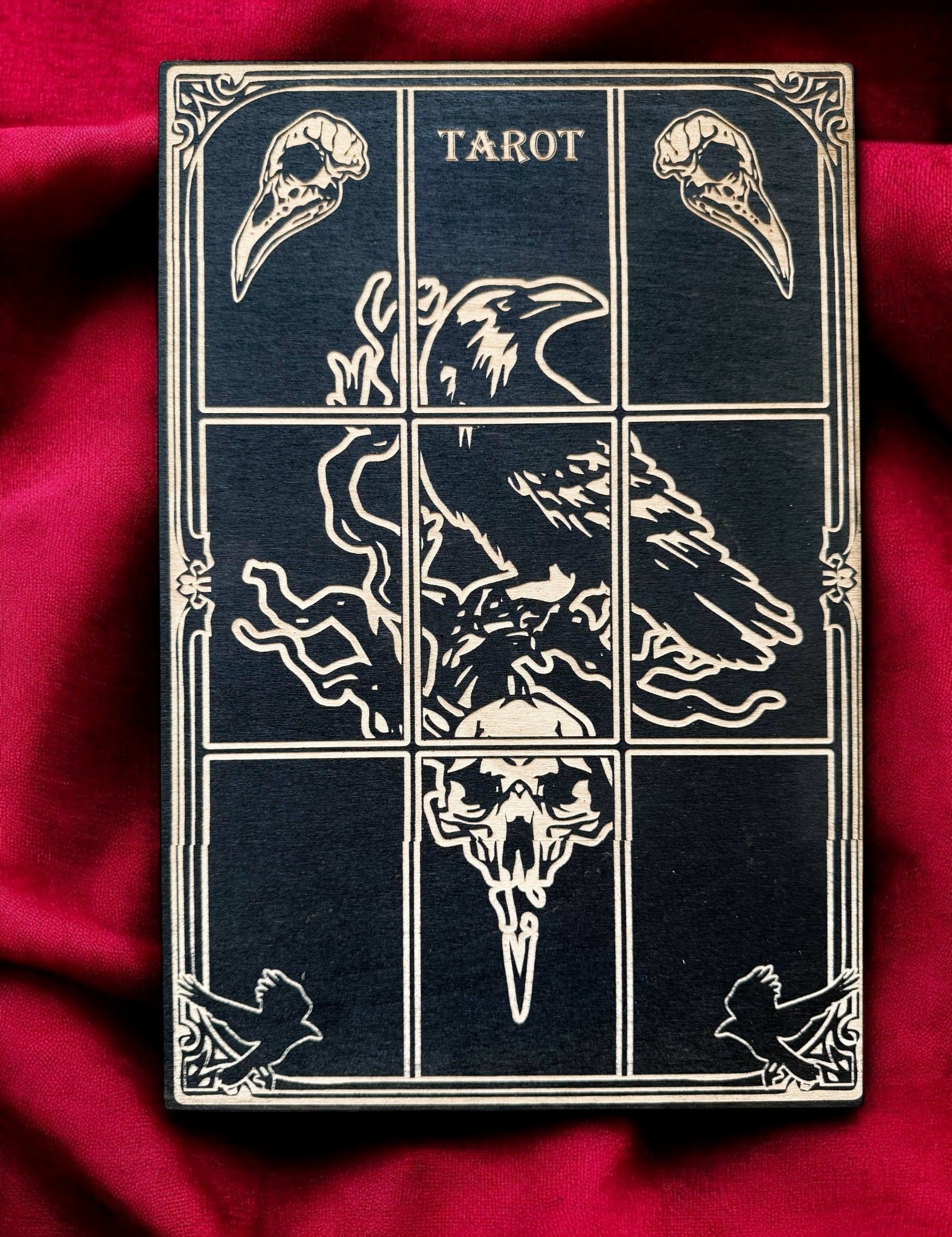 Доска для расклада Таро "Ворон" под 9 карт, украшение алтаря, подставка для ведьмы, с держателем для чайных свечей Доска для расклада Таро "Ворон" под 9 карт, украшение алтаря, подставка для ведьмы, с держателем для чайных свечей