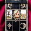 Доска для расклада Таро "Летучая мышь" под 9 карт, украшение алтаря, подставка для ведьмы, с держателем для чайных свечей Доска для расклада Таро "Летучая мышь" под 9 карт, украшение алтаря, подставка для ведьмы, с держателем для чайных свечей