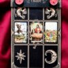 Доска для расклада Таро "Летучая мышь" под 9 карт, украшение алтаря, подставка для ведьмы, с держателем для чайных свечей Доска для расклада Таро "Летучая мышь" под 9 карт, украшение алтаря, подставка для ведьмы, с держателем для чайных свечей