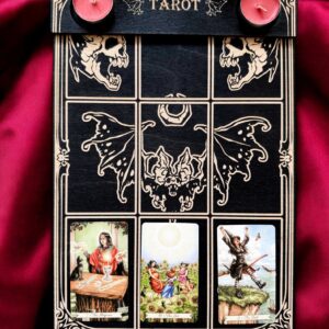 Доска для расклада Таро "Летучая мышь" под 9 карт, украшение алтаря, подставка для ведьмы, с держателем для чайных свечей Доска для расклада Таро "Летучая мышь" под 9 карт, украшение алтаря, подставка для ведьмы, с держателем для чайных свечей