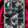 Доска для расклада Таро "Сердце" под 9 карт, украшение алтаря, подставка для ведьмы, с держателем для чайных свечей Доска для расклада Таро "Сердце" под 9 карт, украшение алтаря, подставка для ведьмы, с держателем для чайных свечей