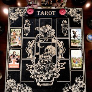 Доска для расклада Таро "Скелеты" под 17 карт, украшение алтаря, подставка для ведьмы, с держателем для чайных свечей Доска для расклада Таро "Скелеты" под 17 карт, украшение алтаря, подставка для ведьмы, с держателем для чайных свечей