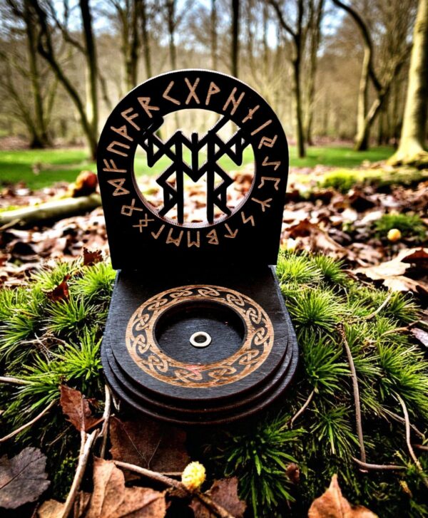 Оберег алтарь со ставом "Быстрое изменение", набор рун для ритуалов с местом для свечи и благовоний, разборный Оберег алтарь со ставом "Быстрое изменение", набор рун для ритуалов с местом для свечи и благовоний, разборный