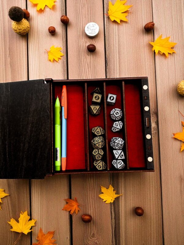 Органайзер ДнД «Тревожный аксолотль Шкатулка» — дерево Органайзер ДнД «Тревожный аксолотль Шкатулка» — дерево