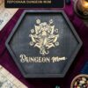 Поднос для кубиков DnD с крышкой, персонаж и надпись Dungeon Mom