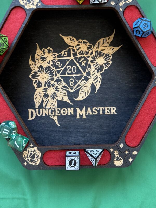 15409650100.jpg Дайстрей для DnD с отделениями, Dungeon Master и цветы, дерево