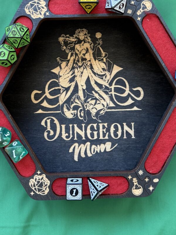 15409650880.jpg Дайстрей для DnD с отделениями, Dungeon Mom и завитки, дерево