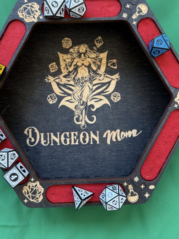 15409652899.jpg Дайстрей для DnD с отделениями, Dungeon Mom и кубики, дерево
