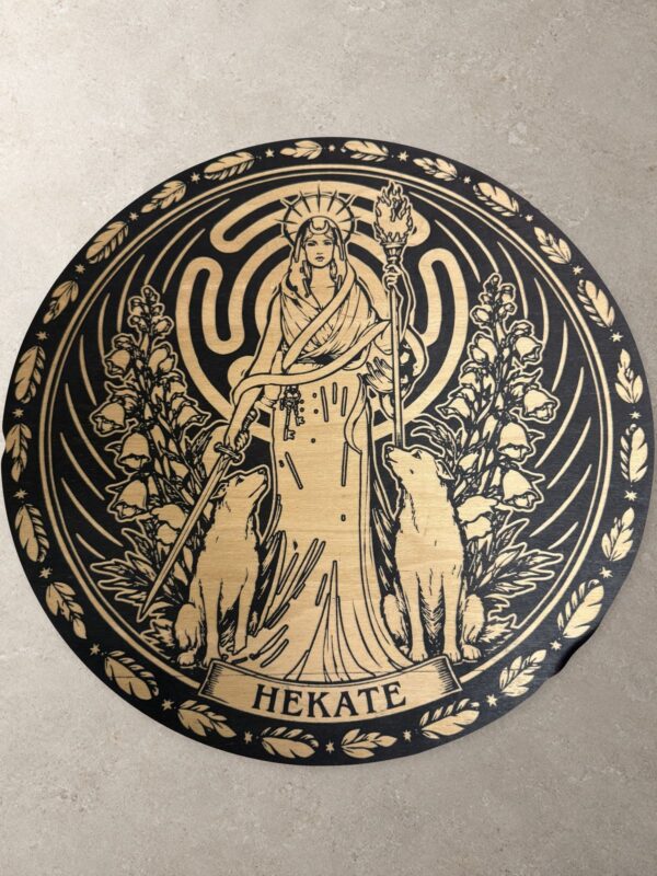 Алтарная доска Геката, деревянная, круглая